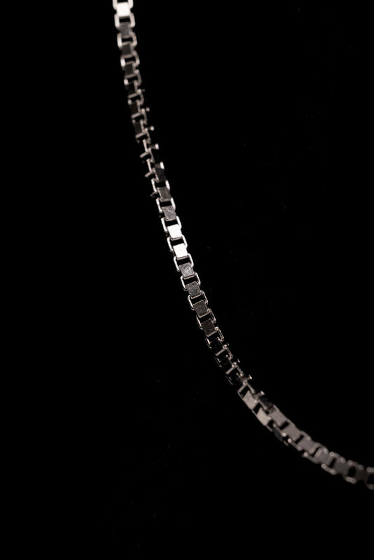 Adjustable box chain