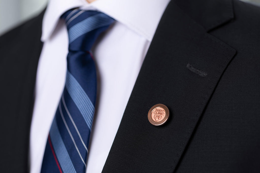 Lapel, garment magnet